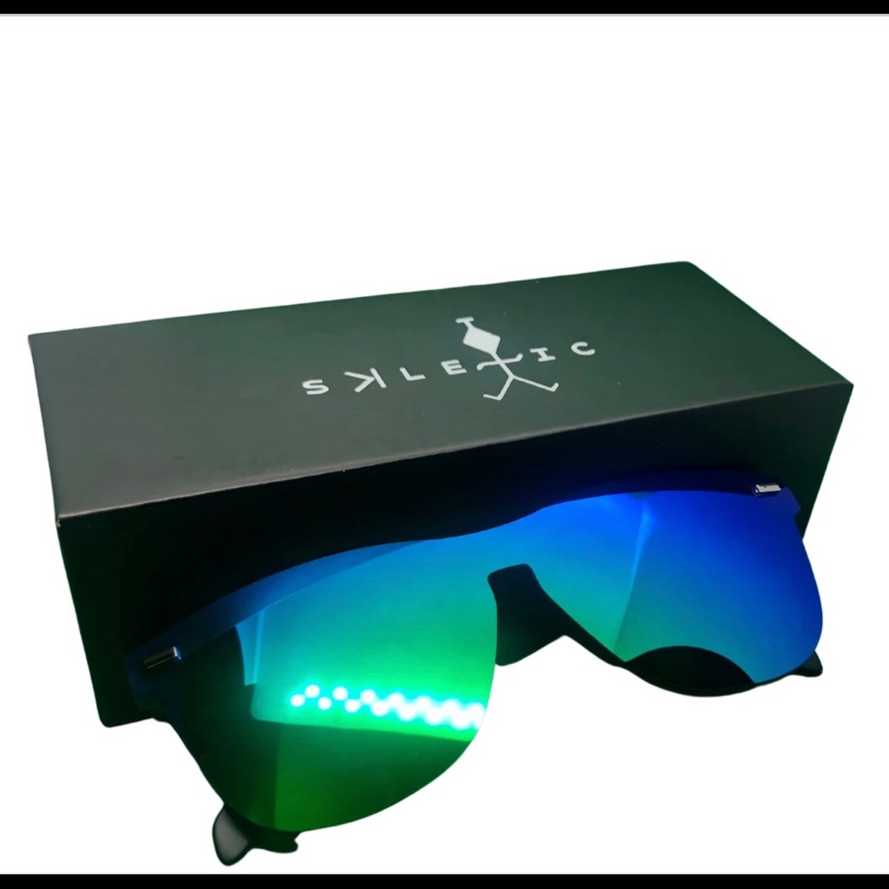 Brand new polarized anti scratch mirror like  unisex sunglasses